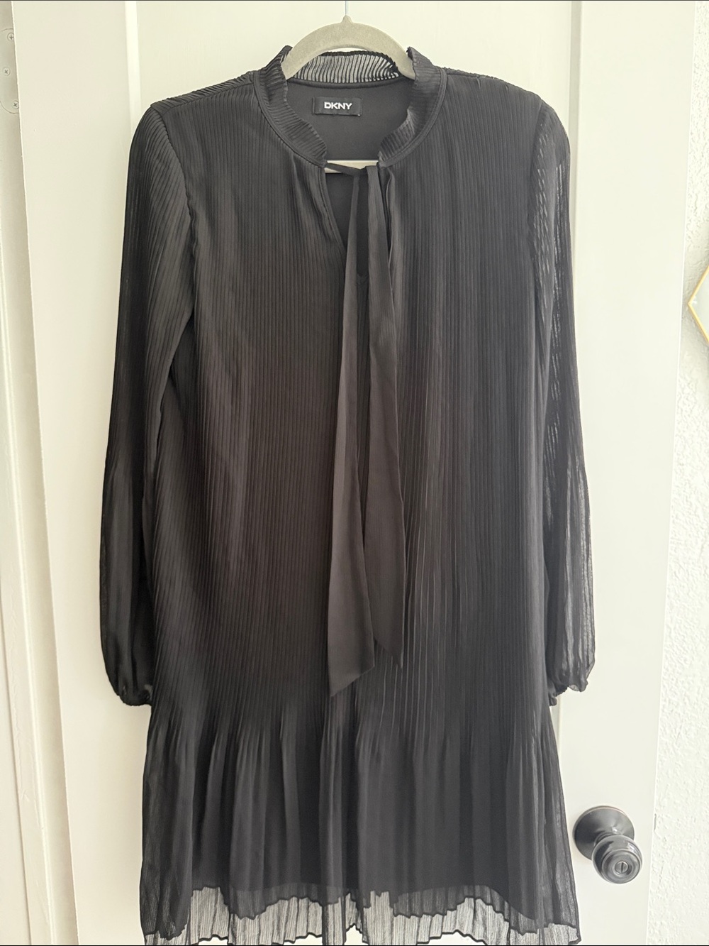 DKNY Black Pleated Tie-Neck Long-Sleeve Shift Dress